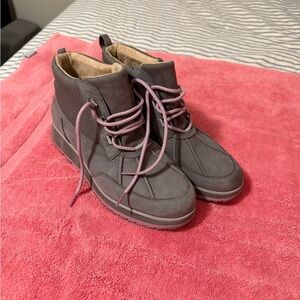 Vionic Nolan Gray with Lavender Accents Winter & Rain Boots Sz 10